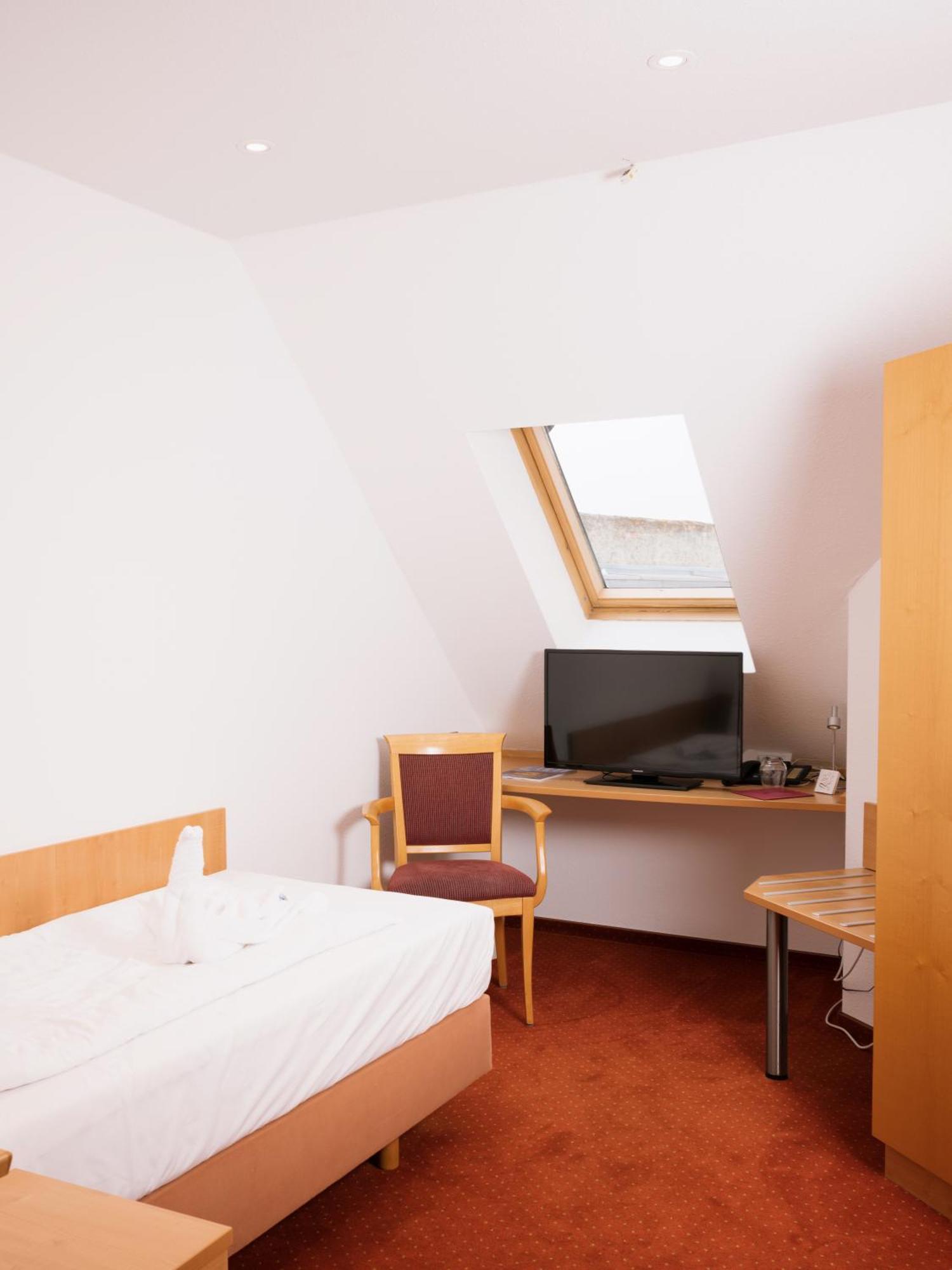 Hotel Restaurant Zehntscheune ジンスハイム エクステリア 写真