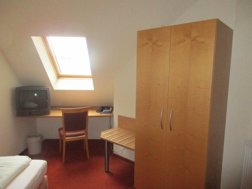Hotel Restaurant Zehntscheune ジンスハイム エクステリア 写真